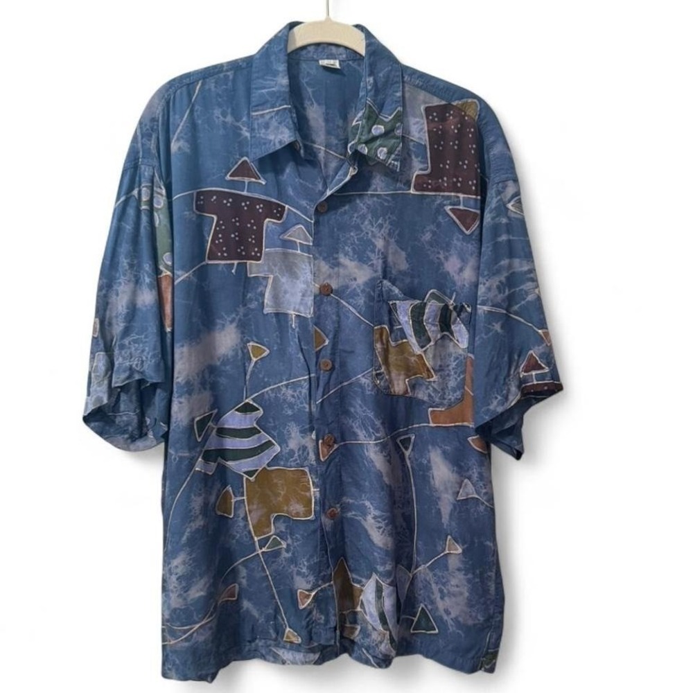 90s geometric 100%‎ Rayon blue men's button up shirt w/ wood buttons Size M